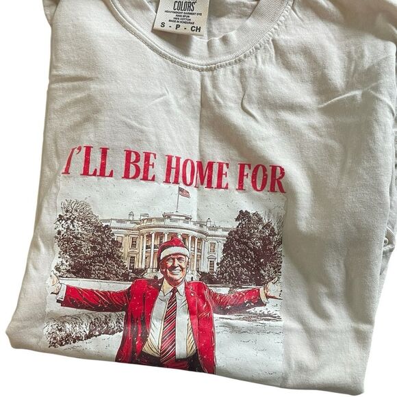 Comfort Colors ladies size small White Christmas Trump Graphic T-Shirt - Picture 2 of 2